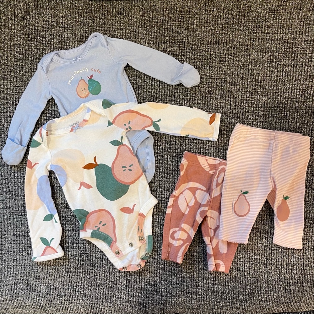 Carters newborn 4pc set